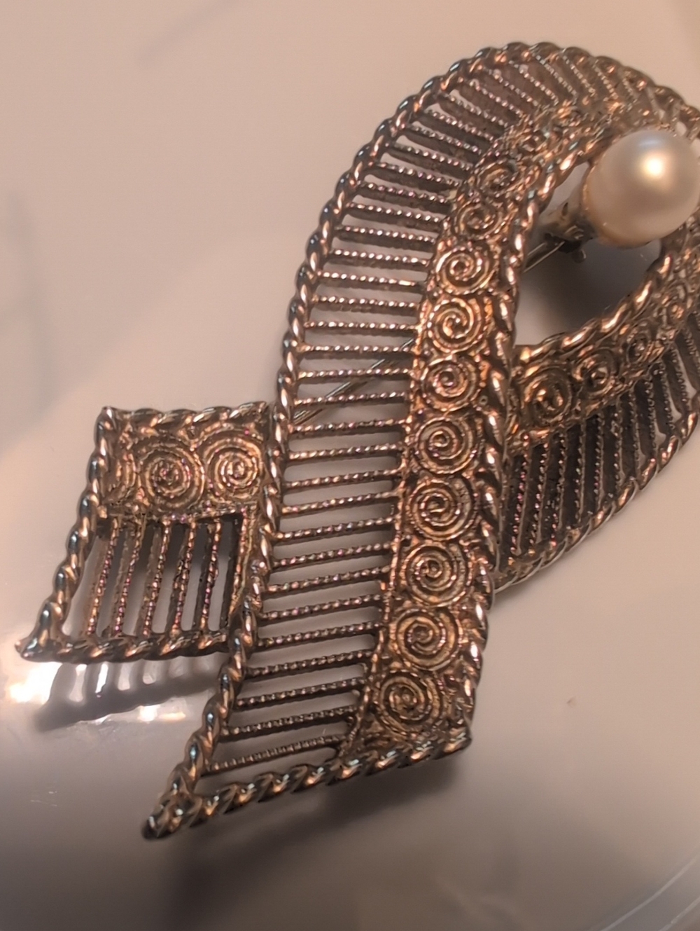 VTG Sterling Silver Vermeil And Pearl Ribbon Brooch